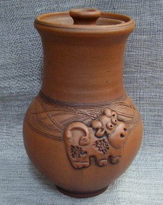 Крынка из глины.