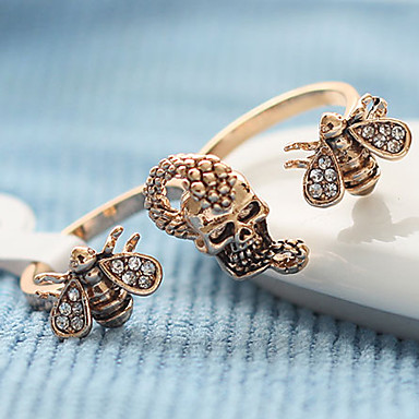 Урожай Rhinestone e двойного кольца черепа (случайный цвет)