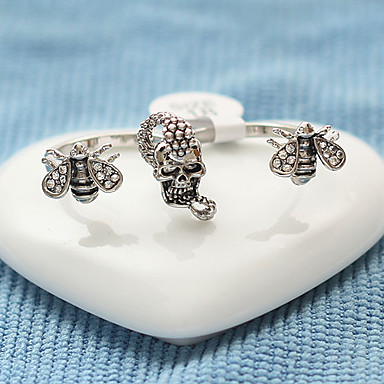 Урожай Rhinestone e двойного кольца черепа (случайный цвет)