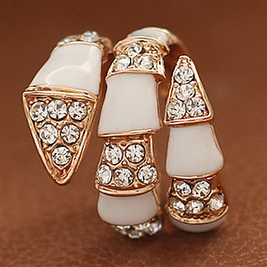 Мода Rhinestone витой руки кольцо (случайный цвет)