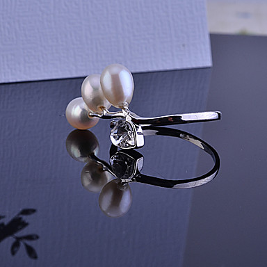 Heart-Shaped Diand Pearl Ring