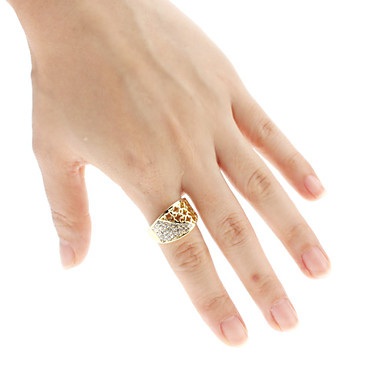 Половина выдалбливают Rhinestone Ring (ассорти цветов)