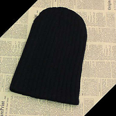 Стильная шапка в стиле унисекс