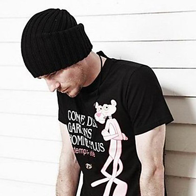 Стильная шапка в стиле унисекс