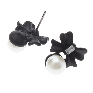 Черные цветы жемчужной сережкой