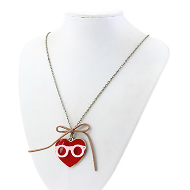 Очки и Heart-Shaped Ретро ожерелье