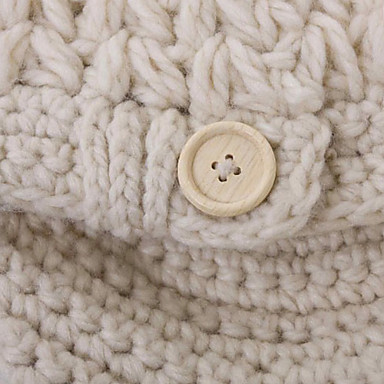 Вязанная шапка с козырьком